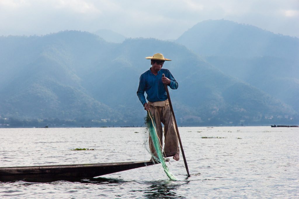Pescador en el lago Inle, en Myanmar (Birmania)